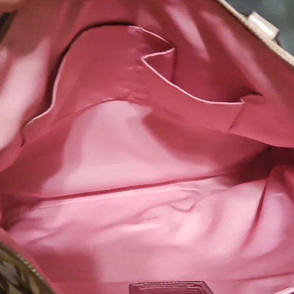 COACH EUC POPPY TOTE AND MATCHING WRISLET BUNDLE - Picture 12 of 16